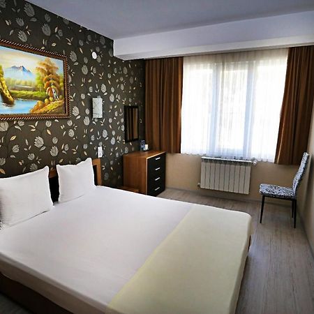 Apart Hotel Central Momchilgrad Esterno foto