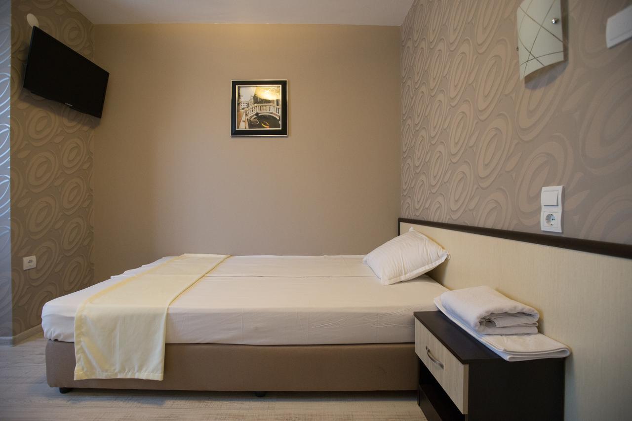 Apart Hotel Central Momchilgrad Esterno foto