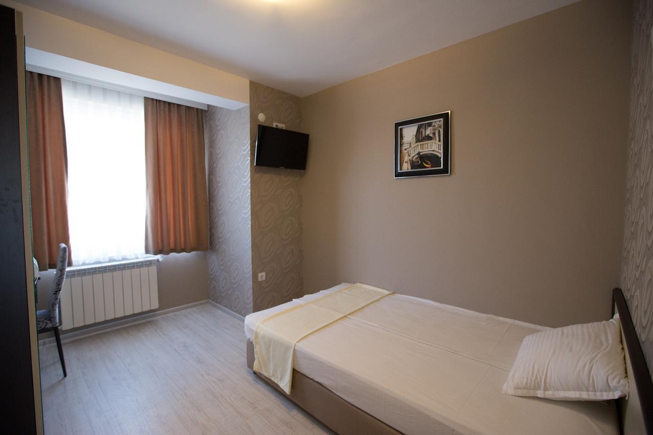 Apart Hotel Central Momchilgrad Esterno foto