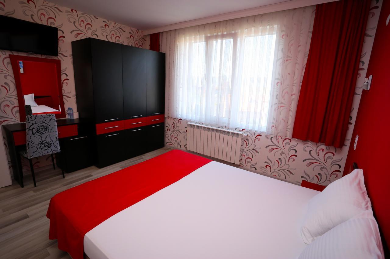 Apart Hotel Central Momchilgrad Esterno foto
