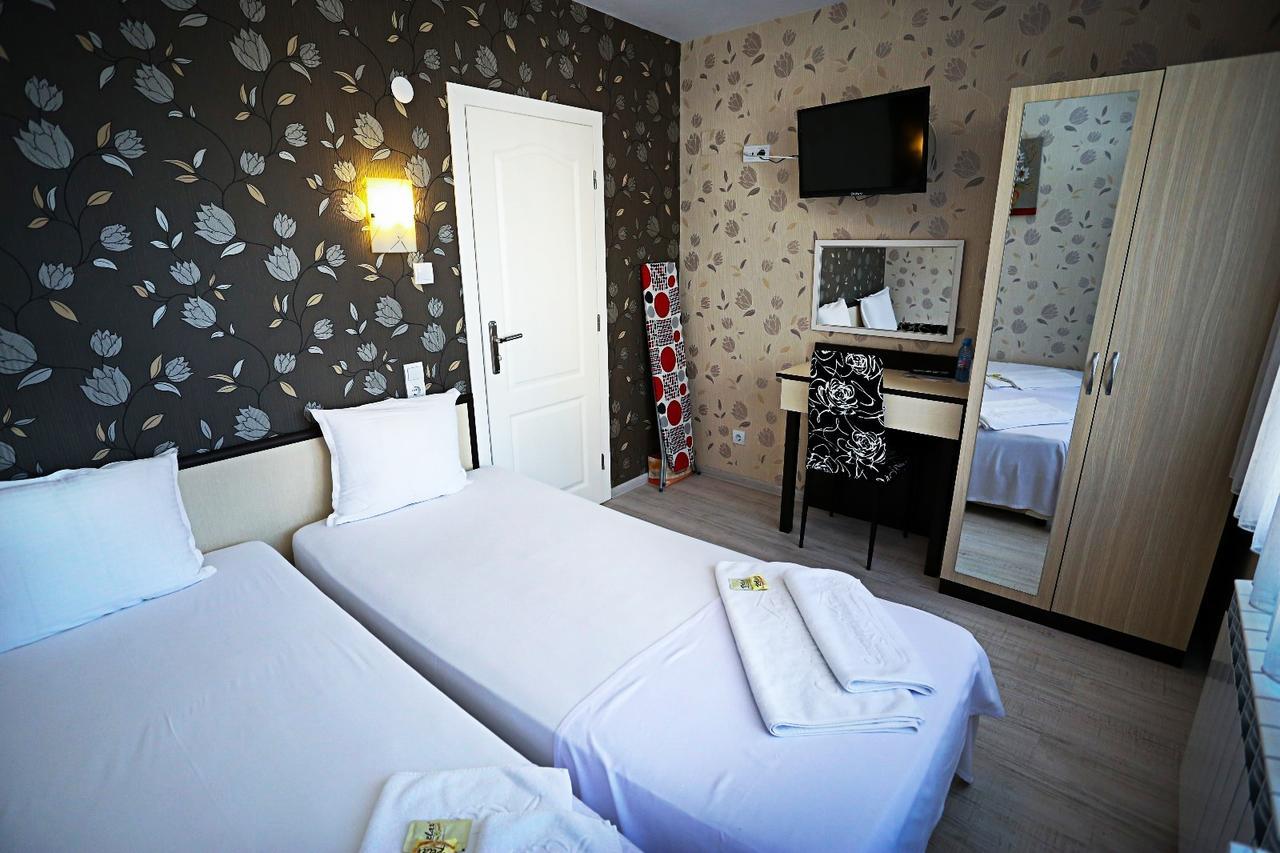 Apart Hotel Central Momchilgrad Esterno foto