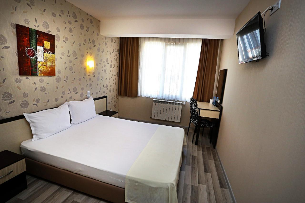 Apart Hotel Central Momchilgrad Esterno foto